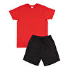 T-shirt rouge, pantalon noir