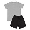 T-shirt gris, pantalon noir
