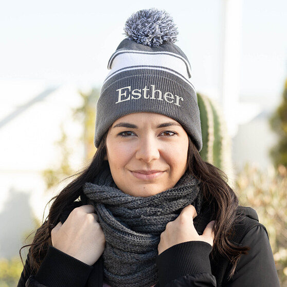Gorro de invierno personalizado con un nombre bordado Gorro de invierno personalizado con un nombre bordado