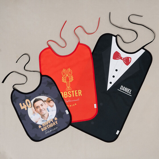 Große personalisierte Esslätzchen mit lustigen Designs