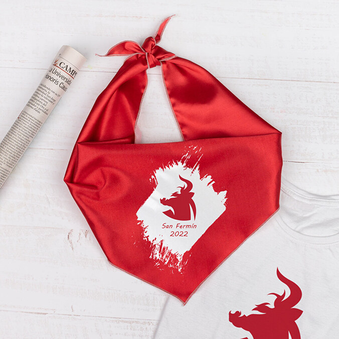 Personalised triangular neckerchiefs for the neck