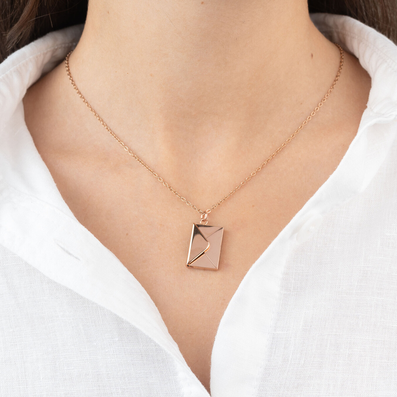 Necklace with envelope pendant and engraved letter