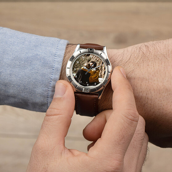 Personalizowany zegarek jako prezent dla mężczyzny