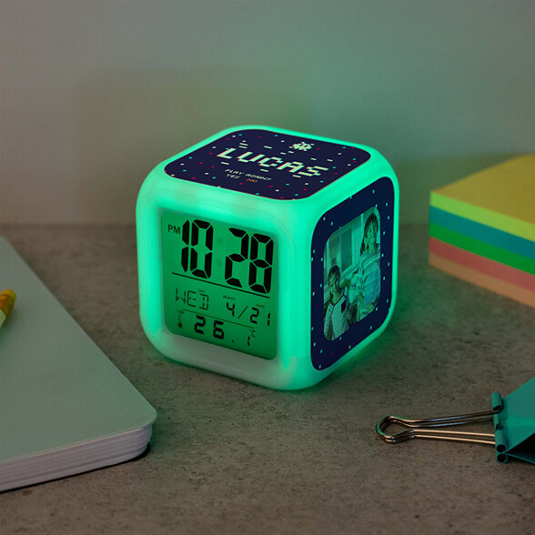 Réveil digital cube personnalisé