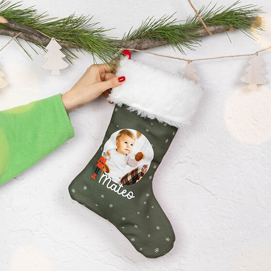 Broderad julstrumpa att hänga upp