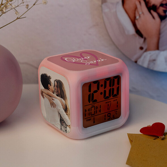 Relógio despertador digital cubo personalizado