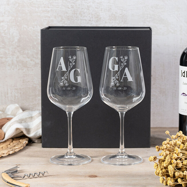 Pack of 2 personalised wine glasses with case Pack of 2 personalised wine glasses with case