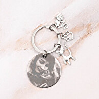 Engraved keyring with cat charms