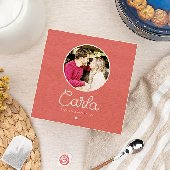 Personalisierte Teebox mit Rooibos, Grüntee, ChaiTee und weißem Teebeutel Personalisierte Teebox mit Rooibos, Grüntee, ChaiTee und weißem Teebeutel