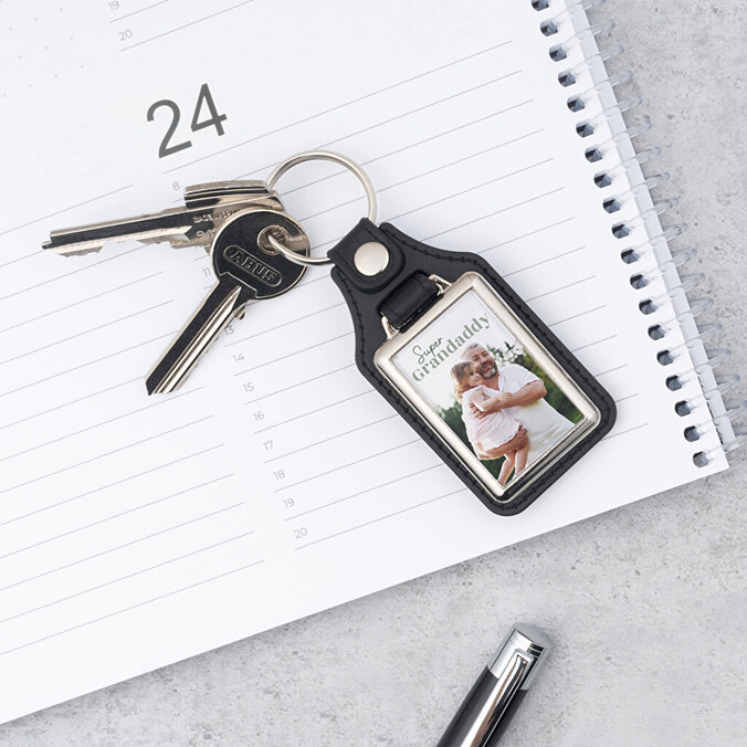 Personalizowany metalowy brelok z ekoskórą