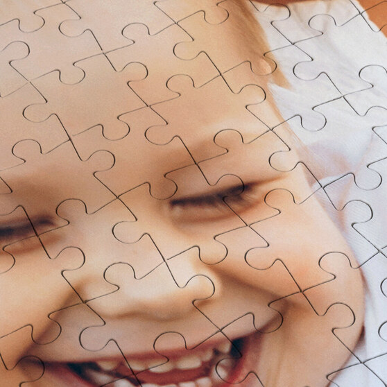 Detalle de un puzzle con las piezas pegadas Detalle de un puzzle con las piezas pegadas