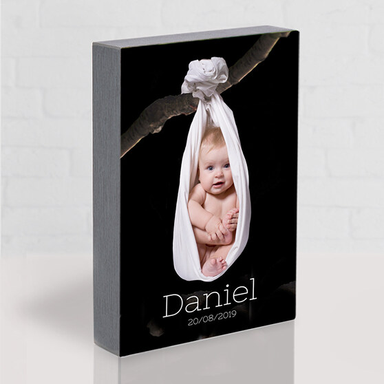 Personalizowany drewniany klocek z wizerunkiem chrzczonego dziecka. Personalizowany drewniany klocek z wizerunkiem chrzczonego dziecka.