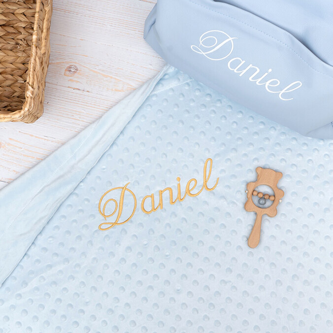 Personlig broderad babyfilt med namn