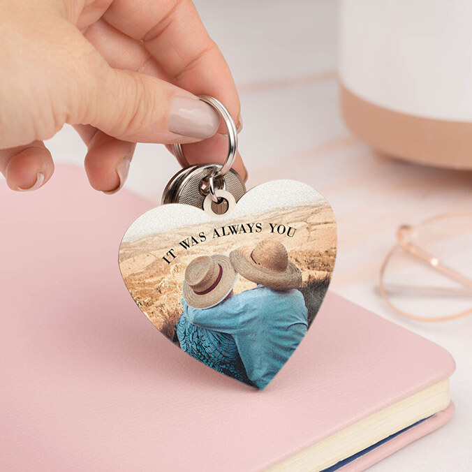 Portachiavi in legno personalizzato a forma di cuore