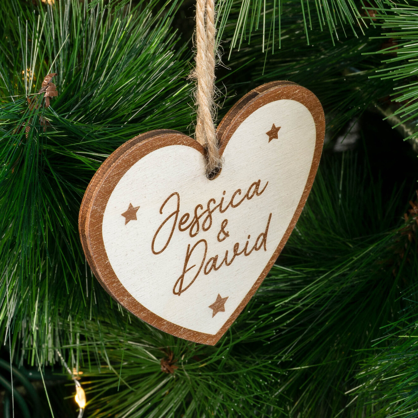 Houten kerstversiering in de vorm van een hart ontwerpen en maken