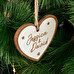 Dřevěná vánoční ozdoba s potiskem ve tvaru srdce