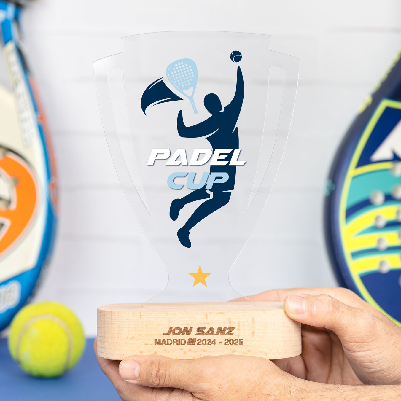Trofeo de metacrilato copa deportiva personalizado con base madera