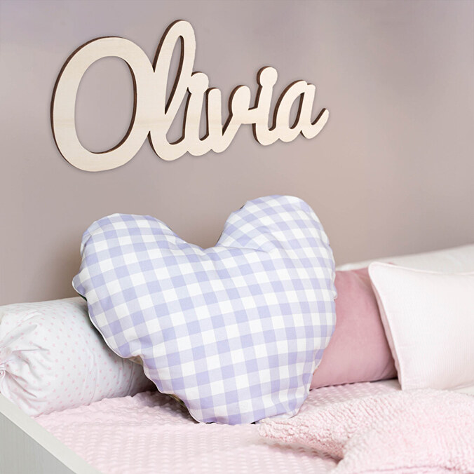 Personalizovaná jména vyrobená ze dřeva