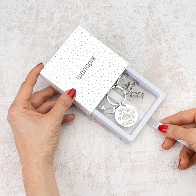 Graverad nyckelring för musiker