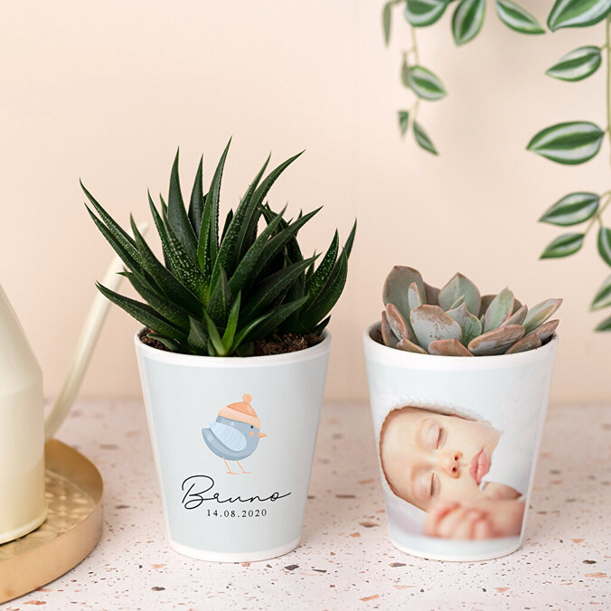 Personalised plant pots for flowers