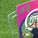 Trofeo de metacrilato copa deportiva personalizado con base madera