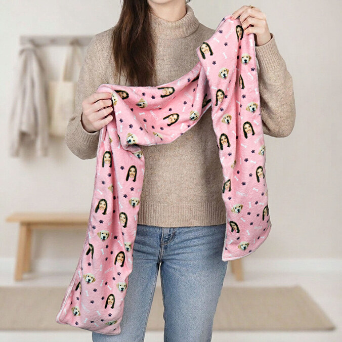 Coral fleece -kaulaliina painatuksella