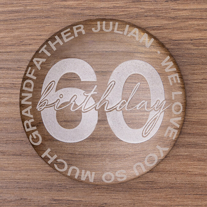 Personlig förstoringsglas-pappersvikt i glas med gravyr