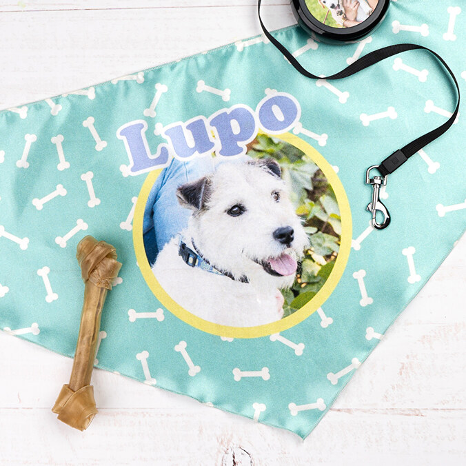 Personalised triangular neckerchiefs for the neck