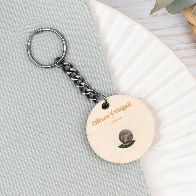 Porte-clés en bois personnalisé avec graines