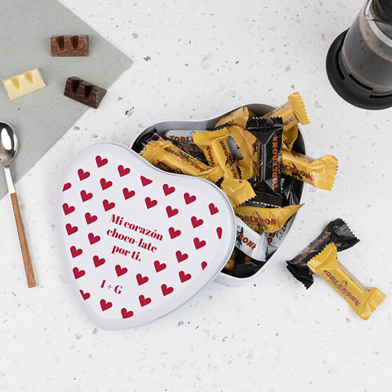 Una caja personalizada con chocolate dentro es un combo perfecto