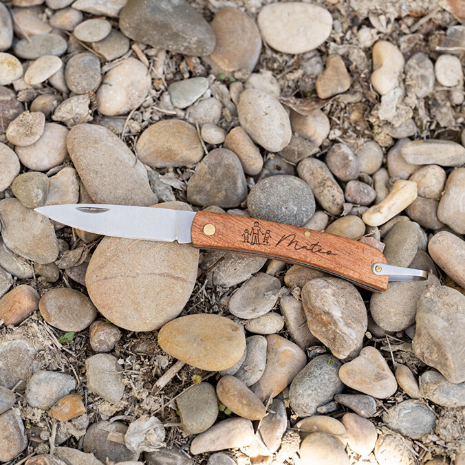 Personalised engraved pocket knives