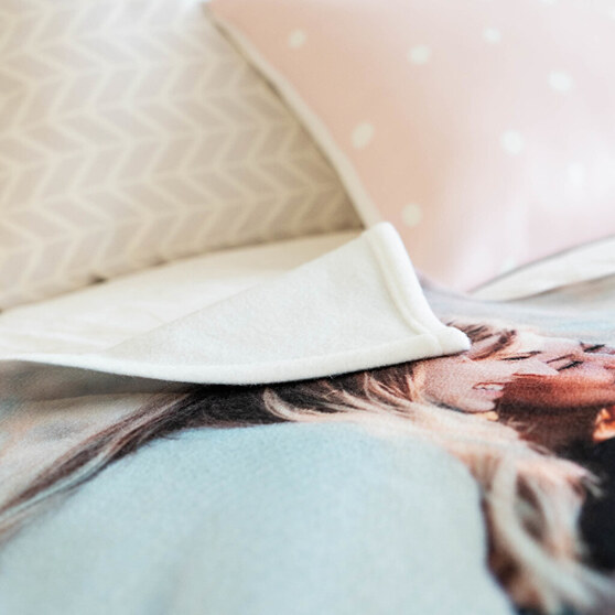 Details of personalised blankets with sheepskin Details of personalised blankets with sheepskin