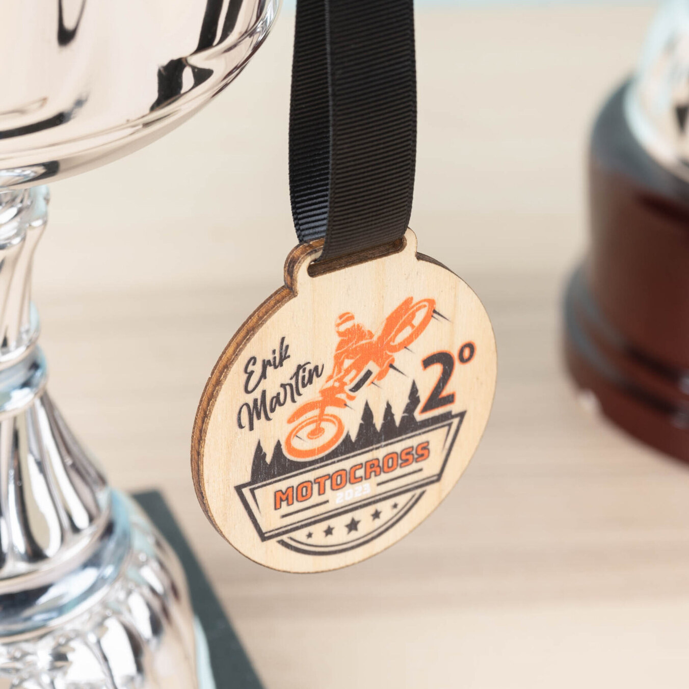 Personalizowany medal z drewna
