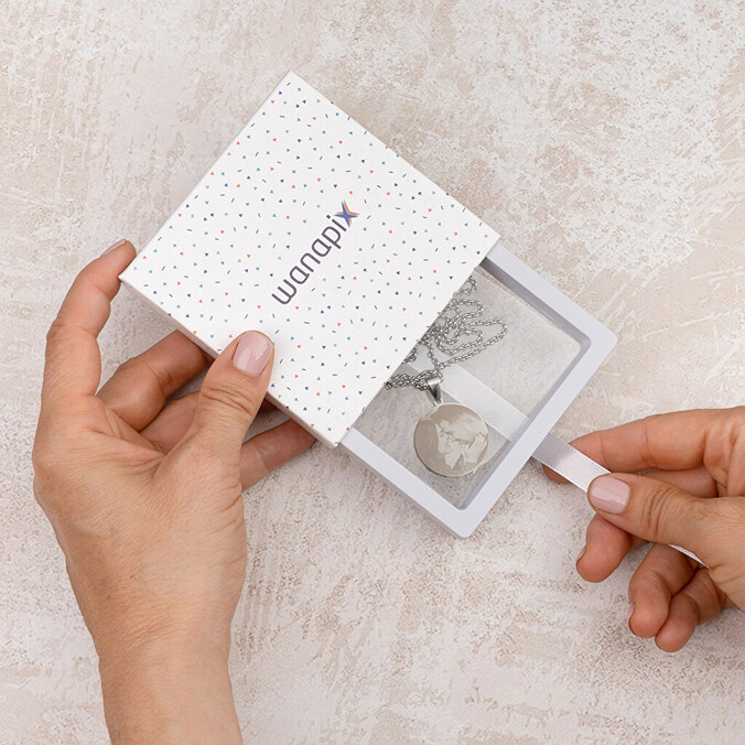 Colgante redondo grabado