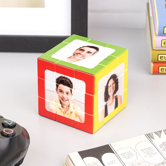Rubikin kuution tyylinen personoitu kuutio kuvilla