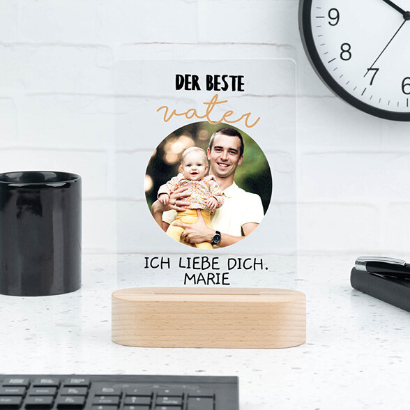 Personalisierte Methacrylat-Trophäe mit Holzsockel