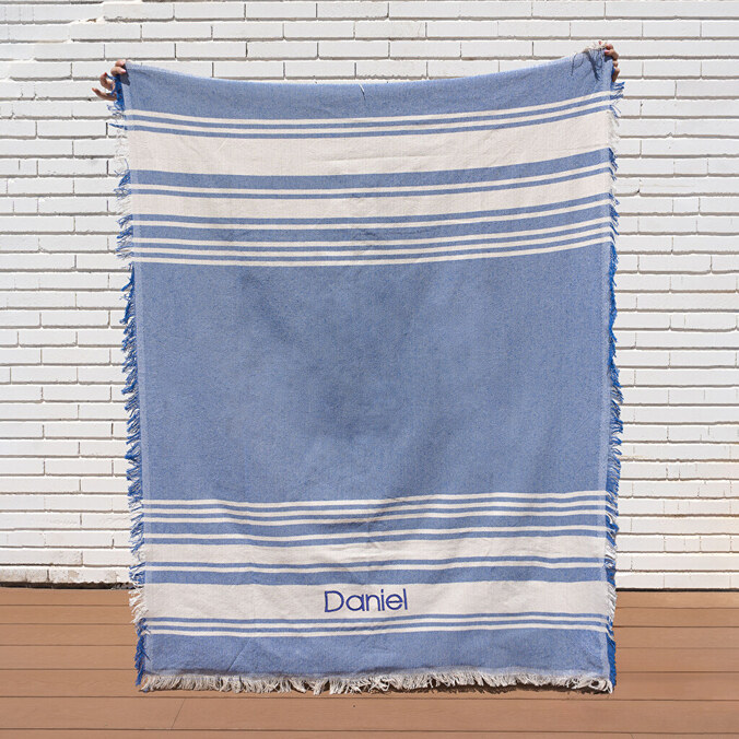 Strandtas met geborduurde naam en plaid