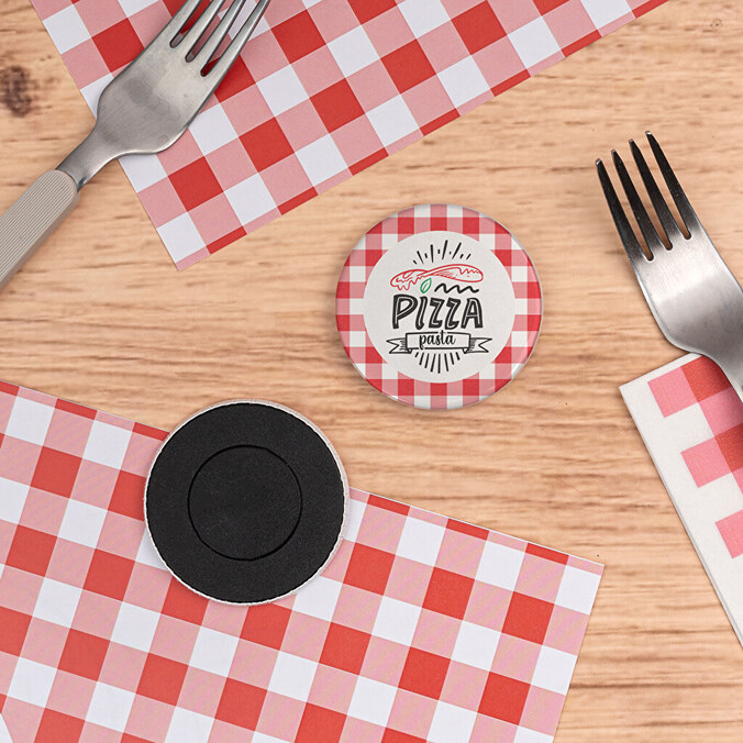 Personalised round magnet badge