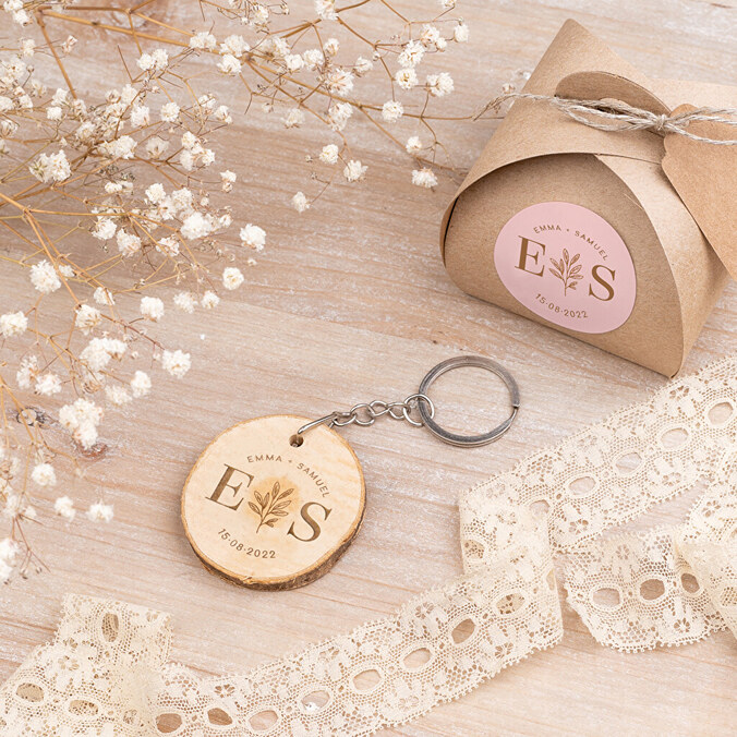 Personlig nøglering af naturtræ med gravering