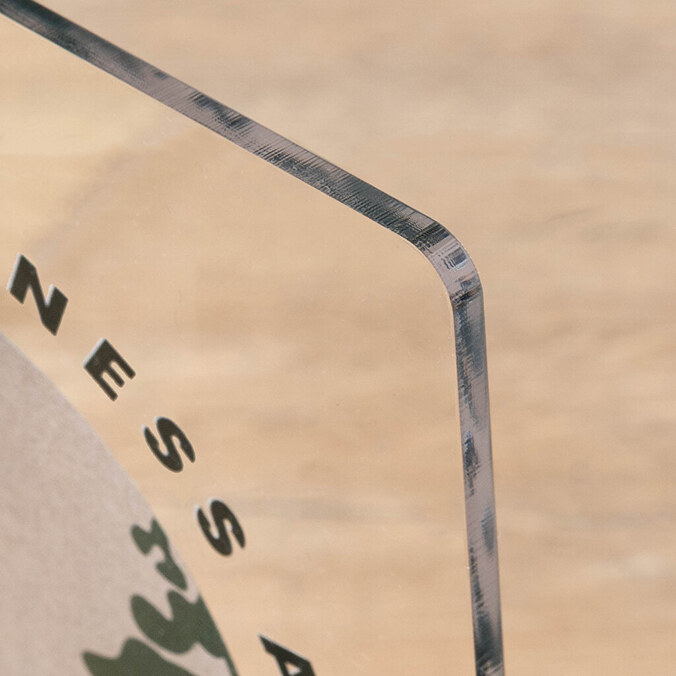 Trofeo in plexiglass personalizzato con base in legno