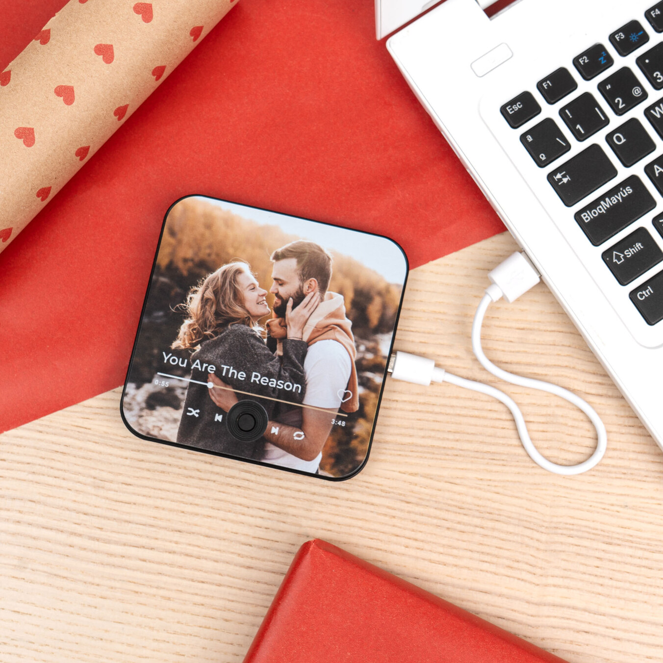 Personalised musical magnet with photo