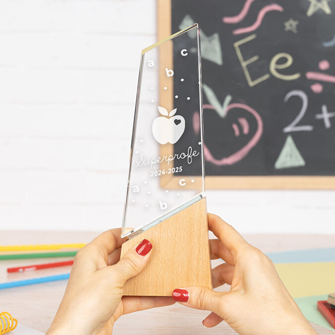 Premium langwerpige glazen trofee gegraveerd