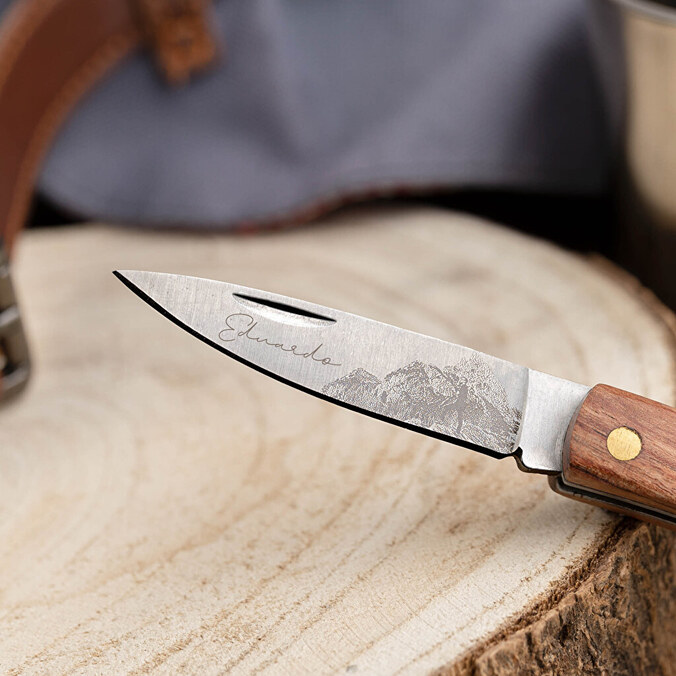 Personalised engraved pocket knives