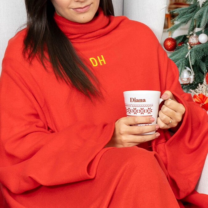 Filt med ärmar med ditt namn broderat på