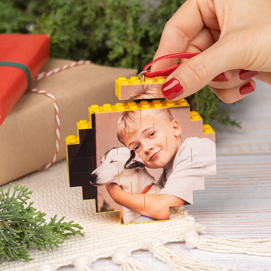 Personalisierte Weihnachtskugel mit LEGO-Steinen