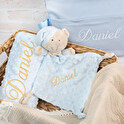 Personlig snuttefilt med namn broderad