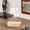 Trofeo de metacrilato hexagonal personalizado con base madera