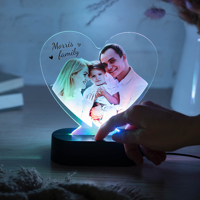Personlig hjerteformet 3D lampe med træfod