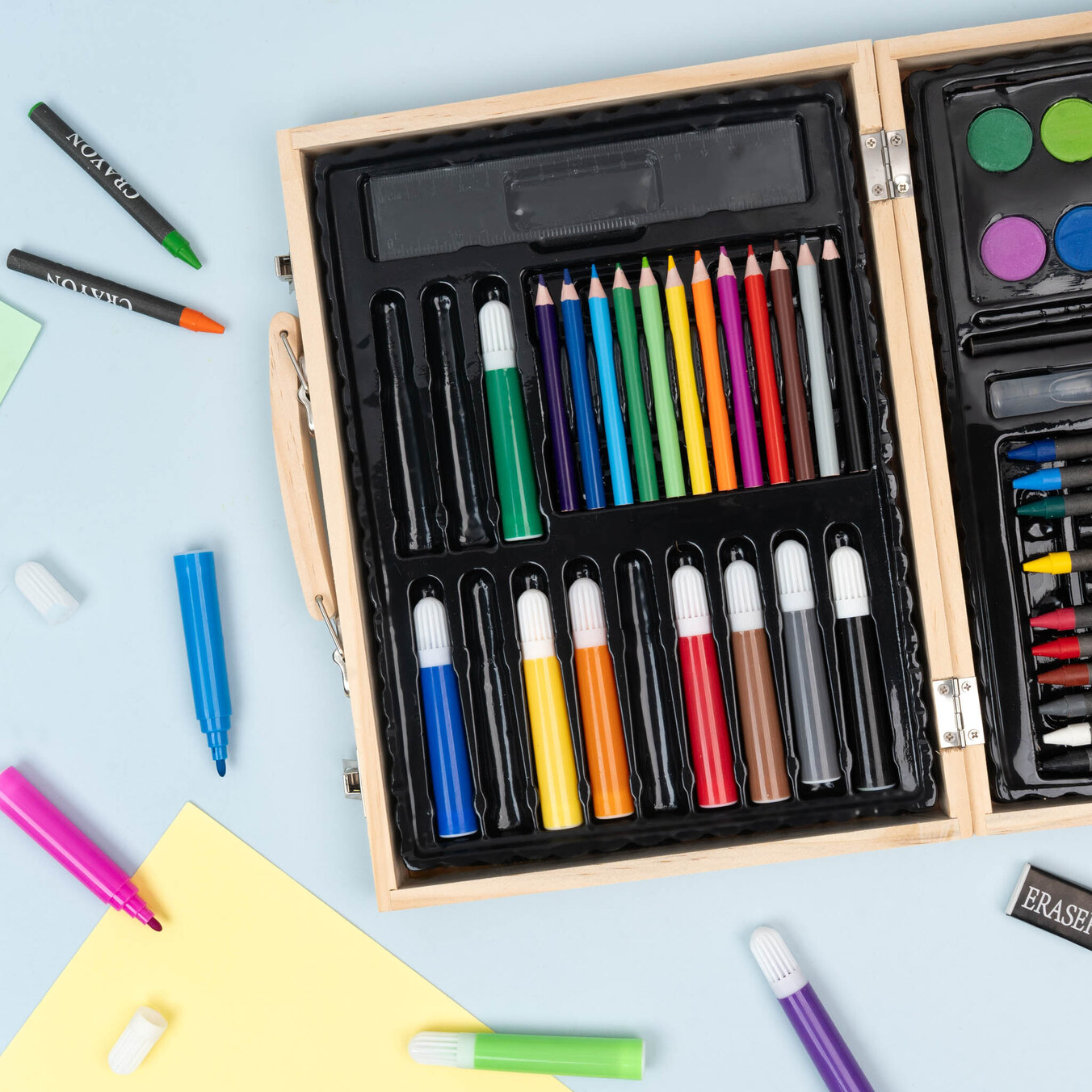 Maletín personalizado con pinturas de colorear