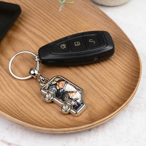 Personalisierter Schlüsselanhänger mit Autoform